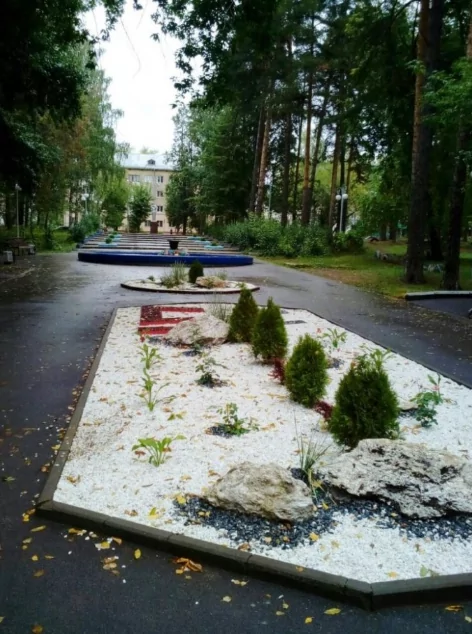 Благоустройство территории возле памятника (Пермский край, 2016) 